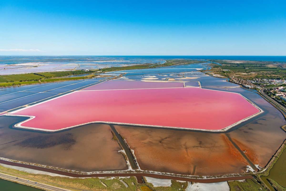 vue aerienne du salin d aigues mortes